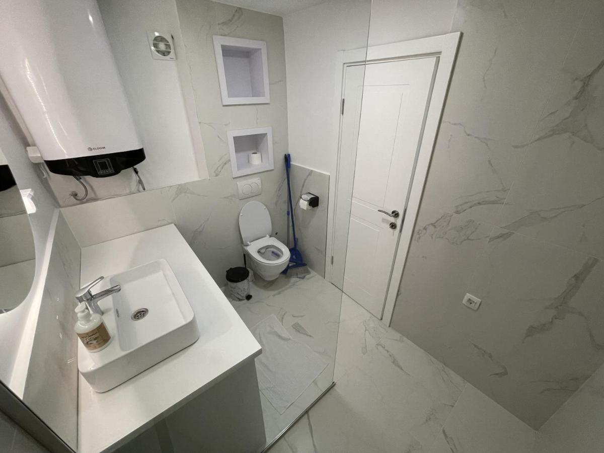 Lungomare Apartments Petrovac Екстер'єр фото