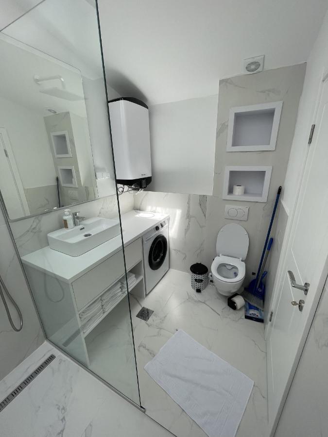 Lungomare Apartments Petrovac Екстер'єр фото