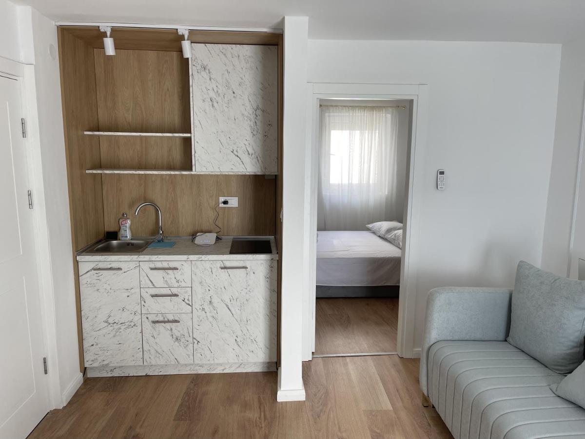 Lungomare Apartments Petrovac Екстер'єр фото