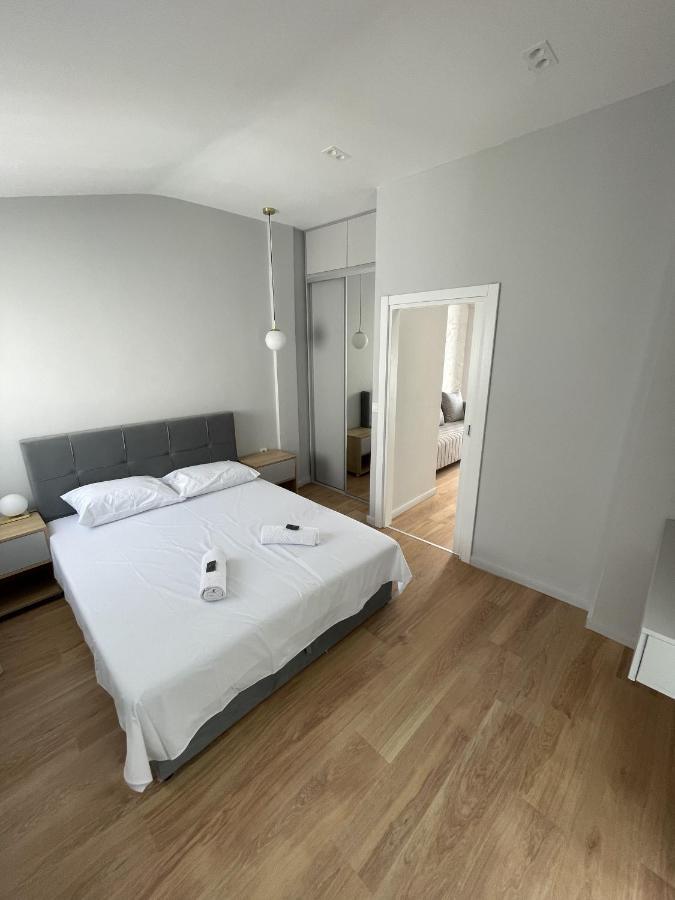 Lungomare Apartments Petrovac Екстер'єр фото
