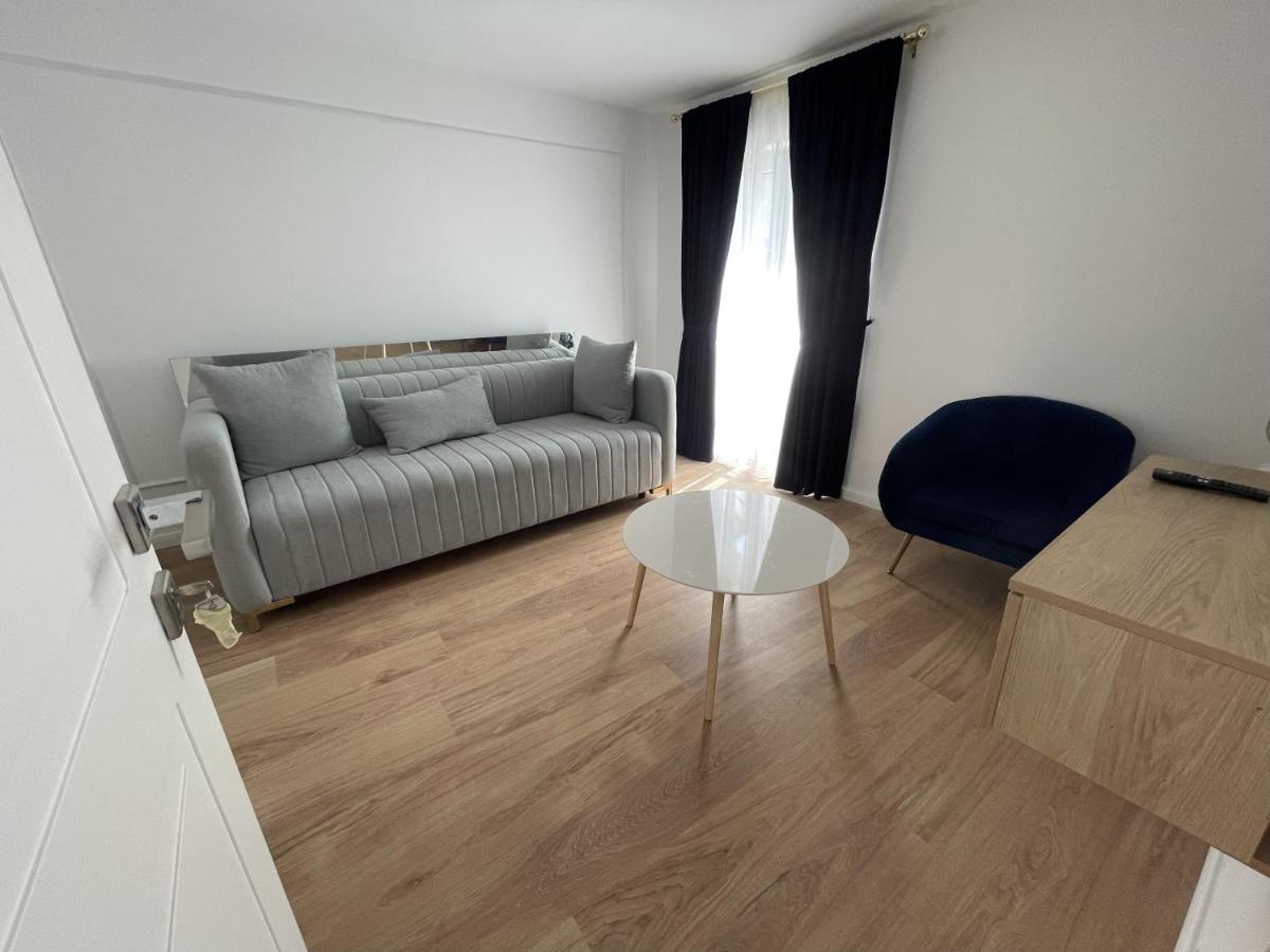 Lungomare Apartments Petrovac Екстер'єр фото